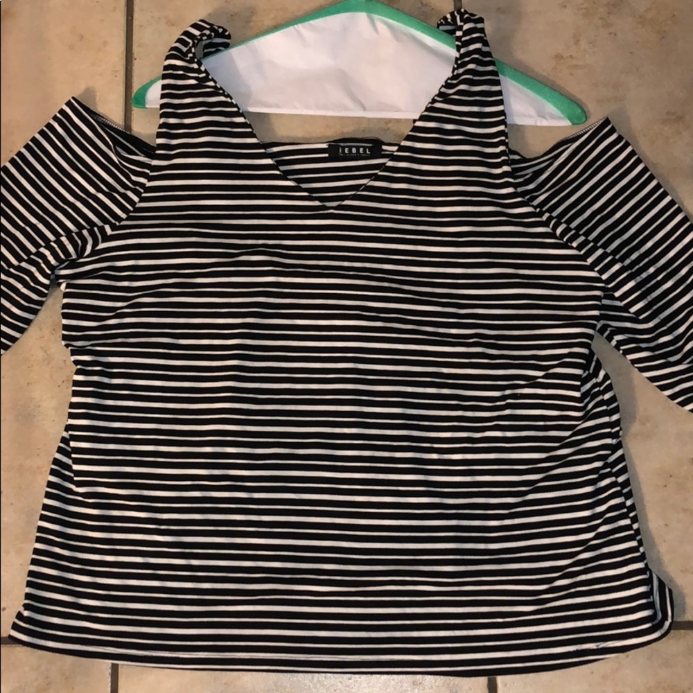 Rebel Wilson Cold Shoulder top